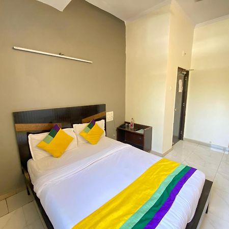 Hotel Aakash Navrangpura Ahmedabad Exterior foto